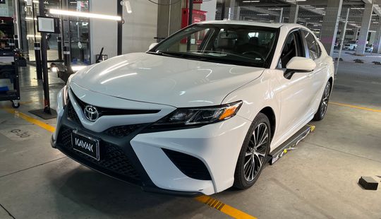 Toyota • Camry