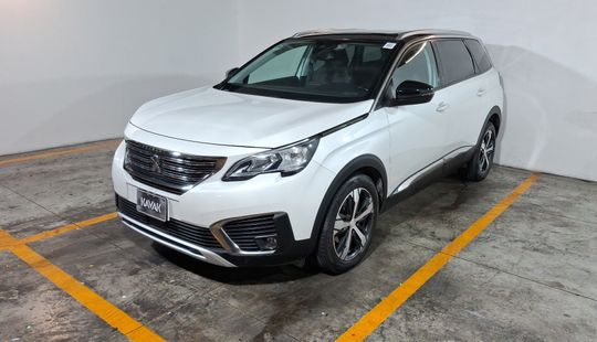 Peugeot • 5008