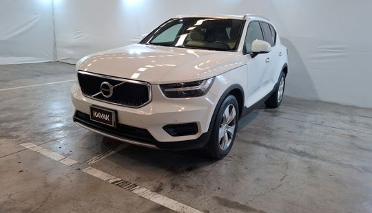 Volvo • XC40