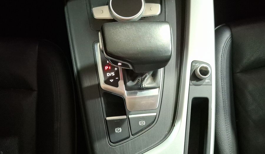 Audi A4 2.0 TFSI SELECT S-TRONIC QUATTRO Sedan 2017