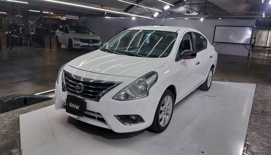 Nissan • Versa