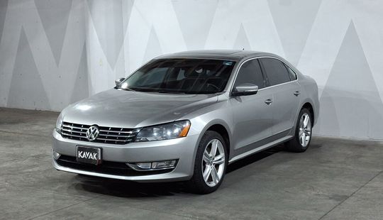 Volkswagen • Passat