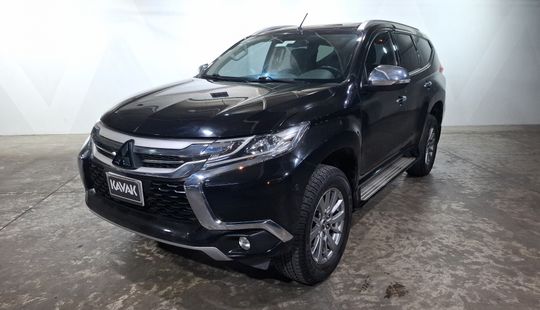 Mitsubishi • Montero