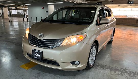 Toyota • Sienna