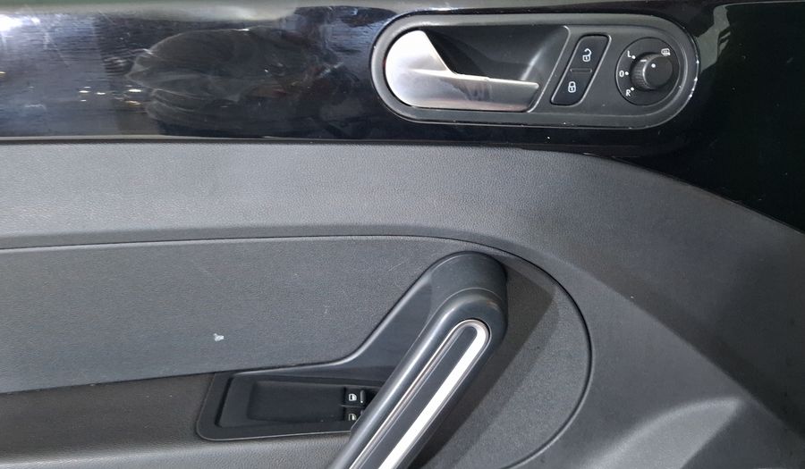 Volkswagen Beetle 2.0 TURBO DSG Hatchback 2012