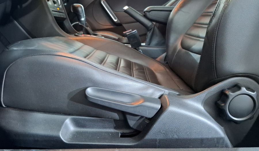 Volkswagen Beetle 2.0 TURBO DSG Hatchback 2012