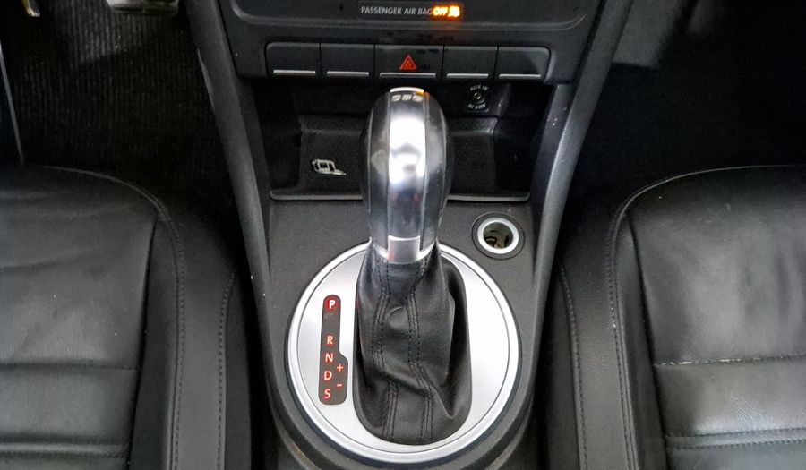 Volkswagen Beetle 2.0 TURBO DSG Hatchback 2012