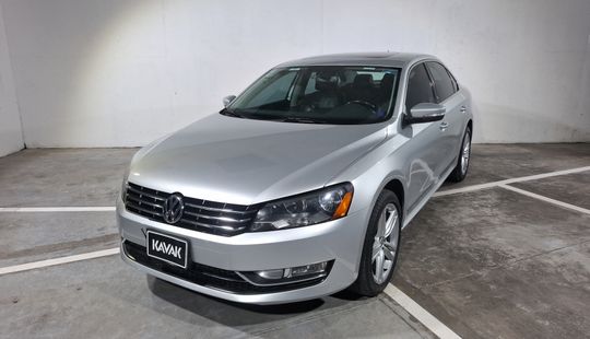 Volkswagen • Passat