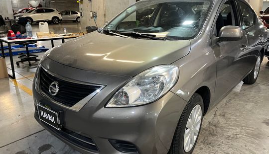 Nissan • Versa