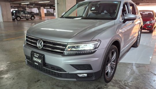 Volkswagen • Tiguan