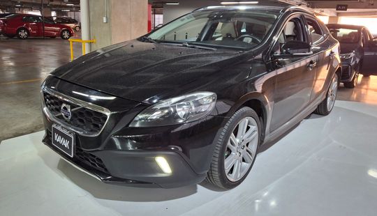 Volvo • V40