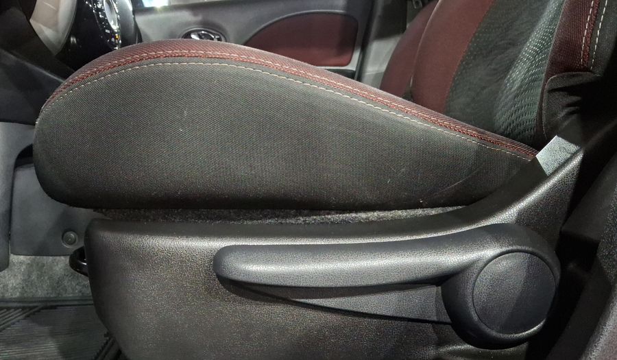 Nissan March 1.6 EXCLUSIVE BI-TONO AUTO Hatchback 2019