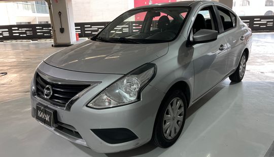 Nissan • Versa