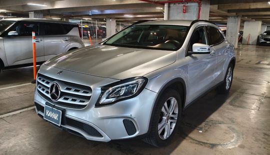 Mercedes Benz • Clase GLA