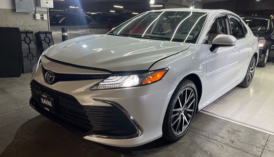 Toyota • Camry