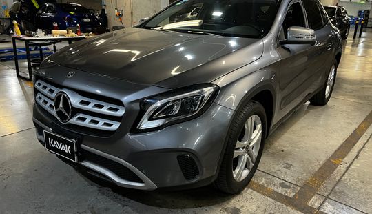 Mercedes Benz • Clase GLA