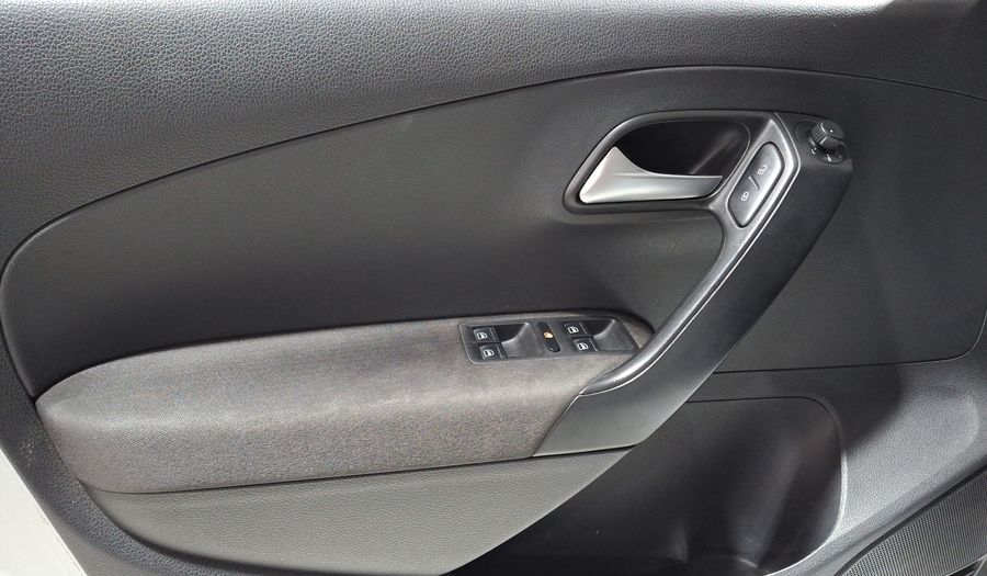 Volkswagen Polo 1.6 DESIGN & SOUND Hatchback 2020