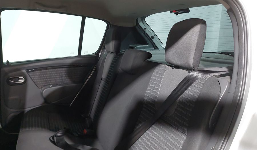 Renault Sandero 1.6 DYNAMIQUE AT Hatchback 2012