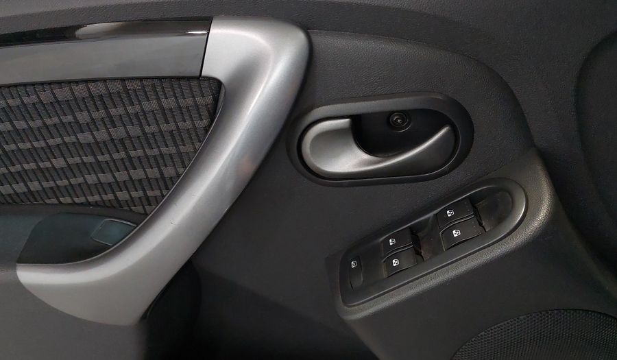 Renault Sandero 1.6 DYNAMIQUE AT Hatchback 2012