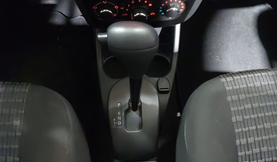 Renault Sandero 1.6 DYNAMIQUE AT Hatchback 2012