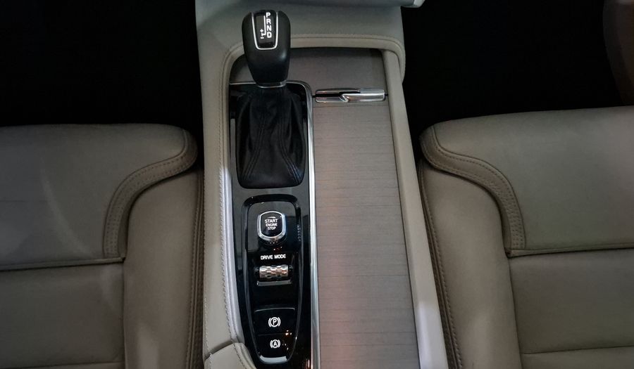 Volvo Xc90 2.0 T6 MOMENTUM AUTO 4WD Suv 2020