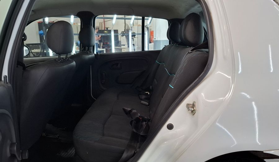 Renault Clio 1.1 CONFORT Hatchback 2014