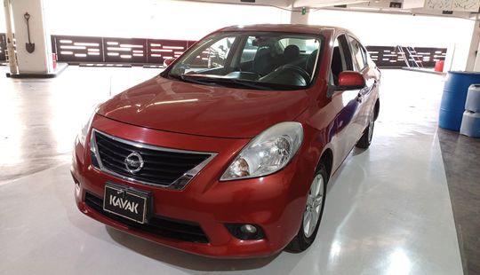 Nissan • Versa