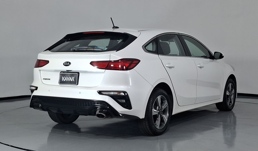 Kia Forte 2.0 EX IVT Hatchback 2021