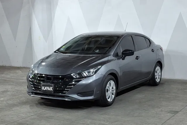 Nissan · Versa