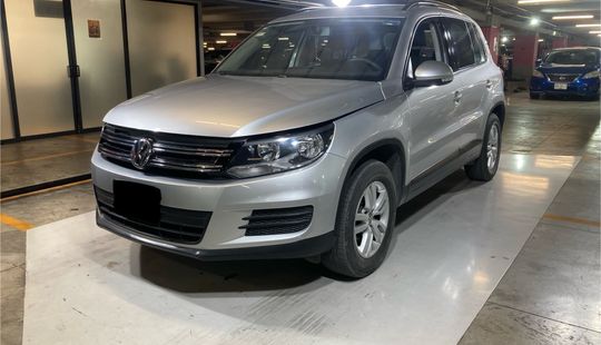 Volkswagen • Tiguan