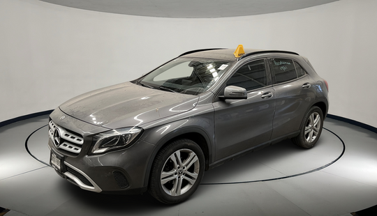 Mercedes Benz • Clase GLA