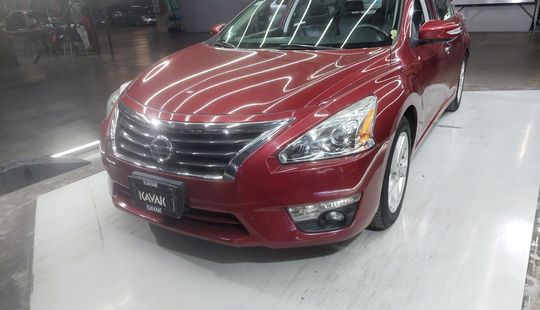 Nissan • Altima