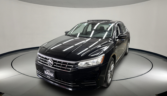 Volkswagen • Passat