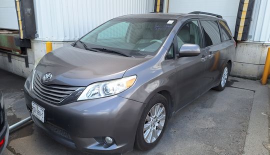 Toyota • Sienna