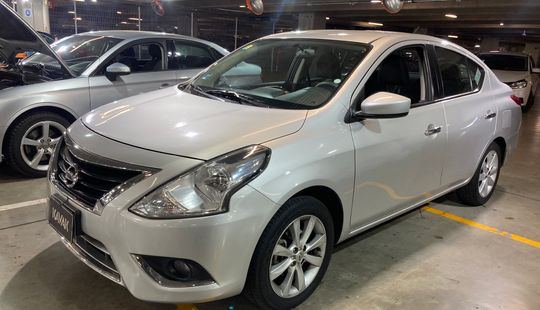 Nissan • Versa