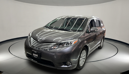 Toyota • Sienna