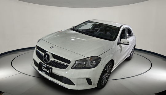 Mercedes Benz • Clase A