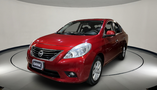 Nissan • Versa