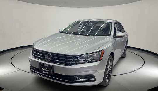 Volkswagen • Passat