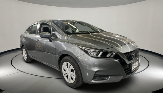 Nissan • Versa