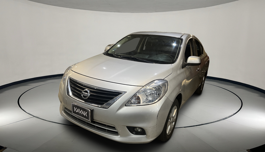 Nissan • Versa