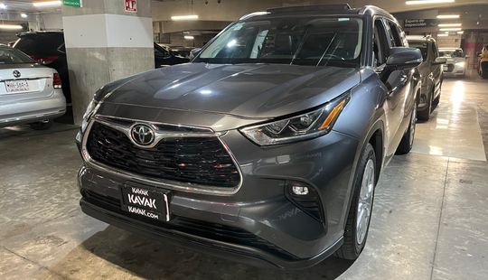 Toyota • Highlander