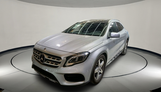 Mercedes Benz • Clase GLA