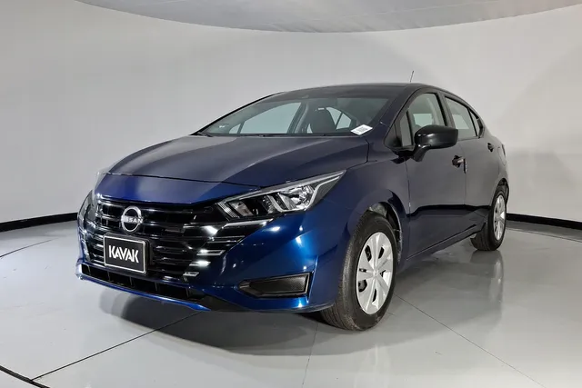 Nissan · Versa
