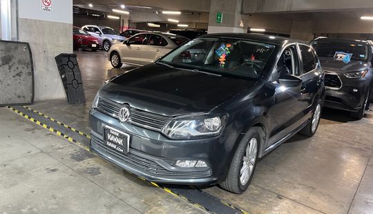 Volkswagen • Polo