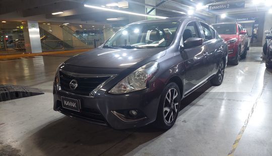 Nissan • Versa