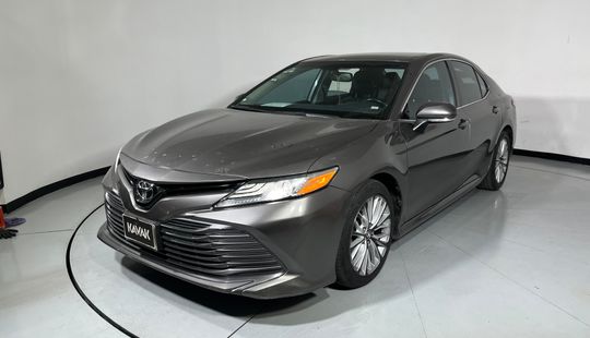 Toyota • Camry