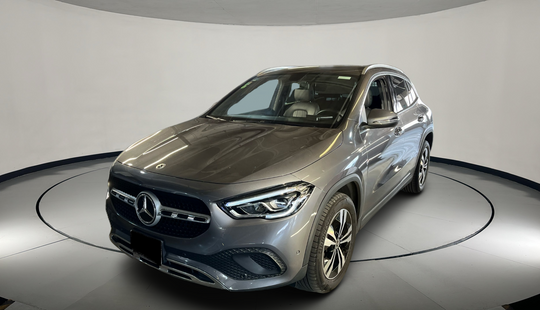 Mercedes Benz • Clase GLA