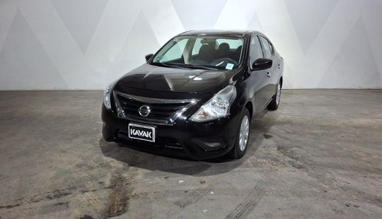Nissan • Versa