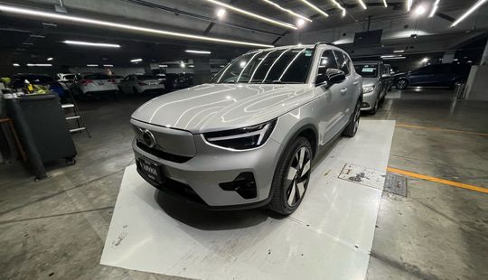 Volvo • XC40
